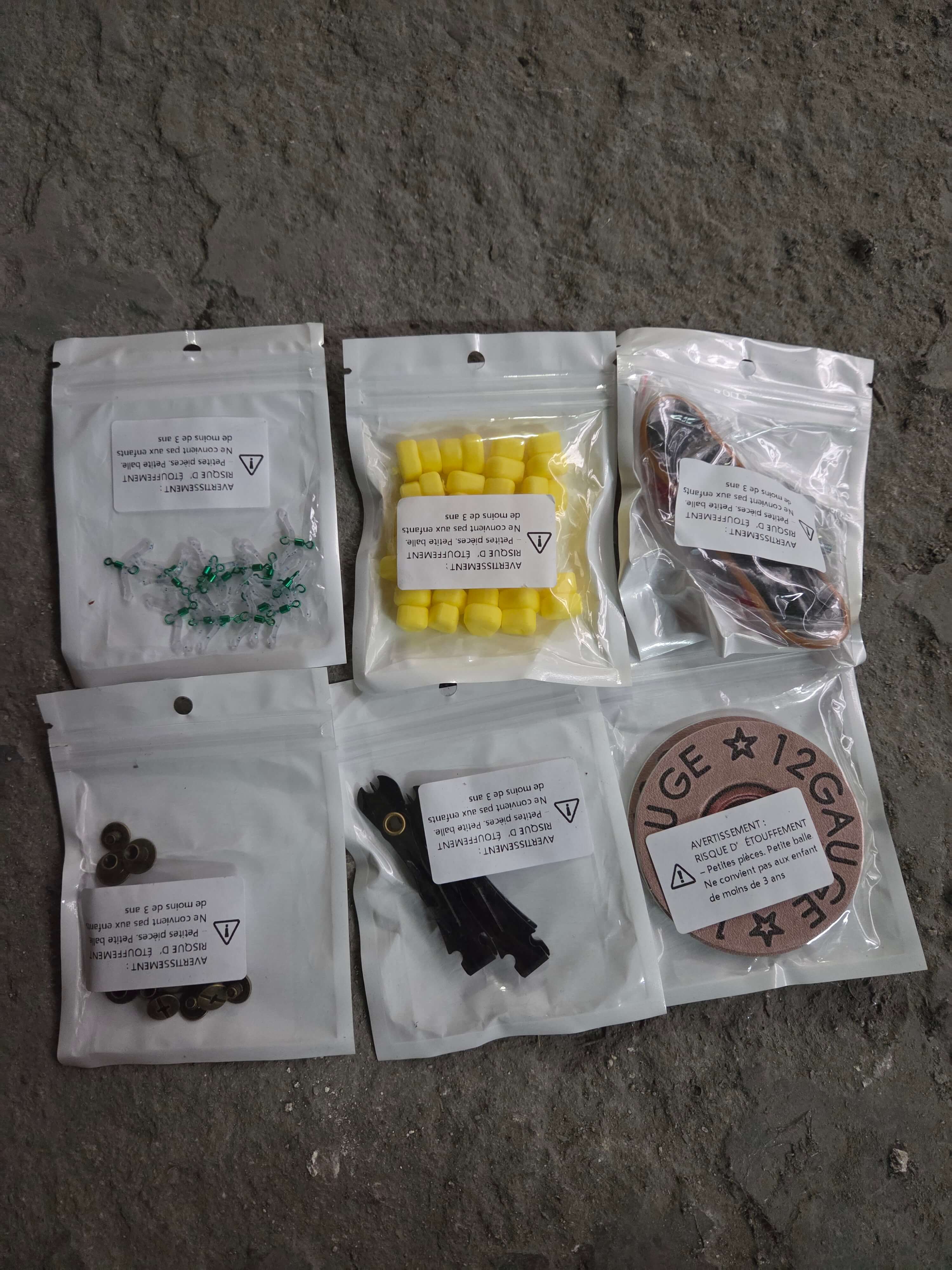 Lot revendeur - 99 Sachet de petits objets divers